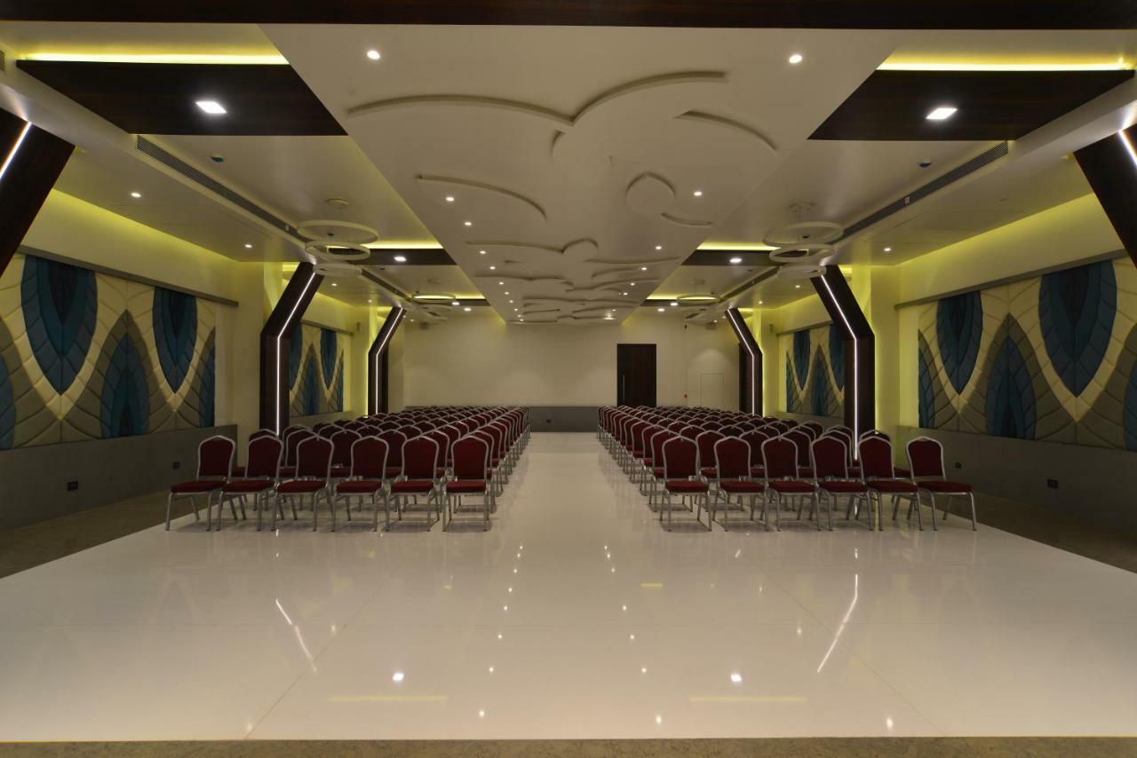 เจพี กีริยาด โฮเทล บาย โอทีเอชพีแอล Hotel Dhule ภายนอก รูปภาพ