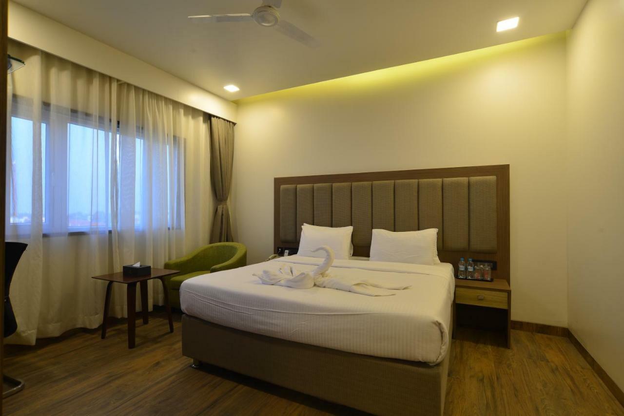 เจพี กีริยาด โฮเทล บาย โอทีเอชพีแอล Hotel Dhule ภายนอก รูปภาพ