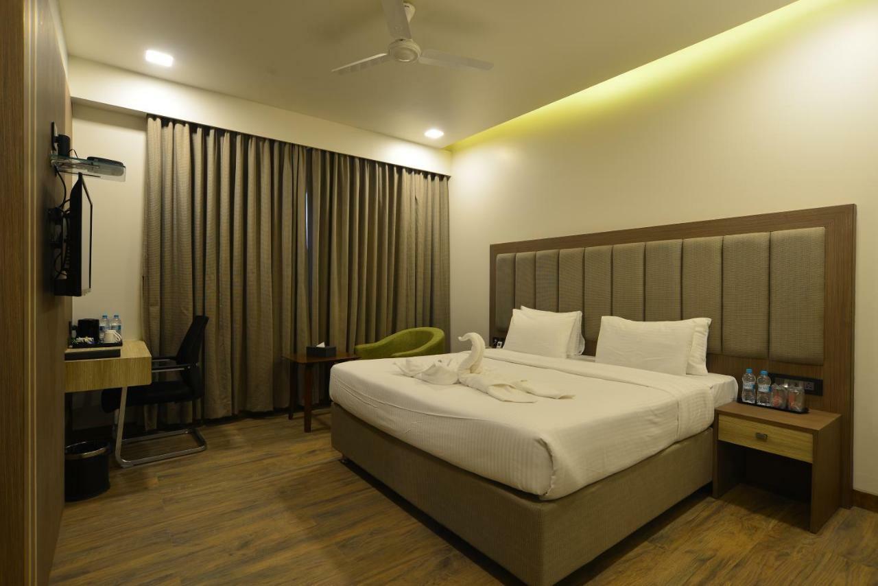 เจพี กีริยาด โฮเทล บาย โอทีเอชพีแอล Hotel Dhule ภายนอก รูปภาพ