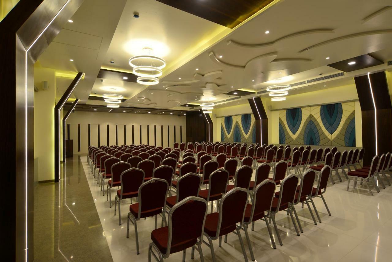 เจพี กีริยาด โฮเทล บาย โอทีเอชพีแอล Hotel Dhule ภายนอก รูปภาพ